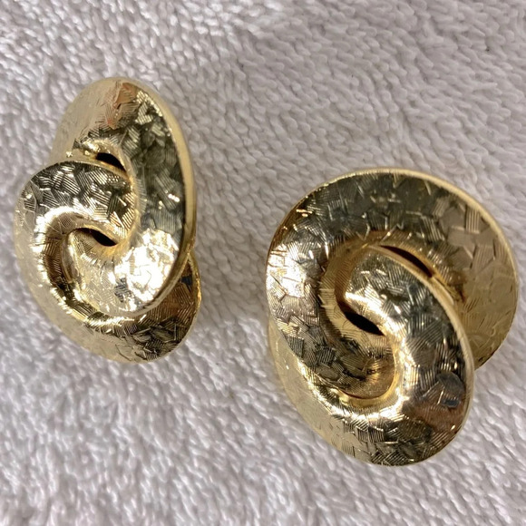 Vintage Gold Tone Textured Knots Clip On Earrings - Picture 5 of 7